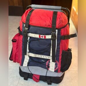 Triple Five Soul Hiking Backpack c/w Folding Chair, Zip-off Day Bag, Expansión